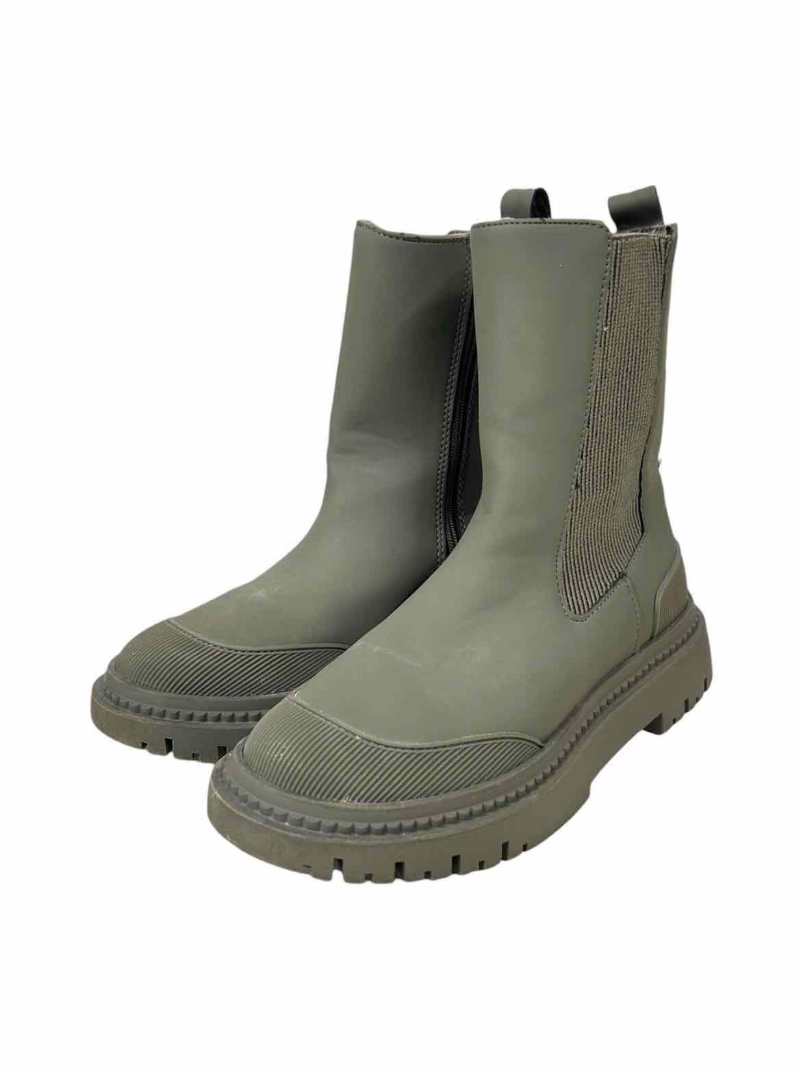 ZARA olive child size 1 boots for kids in olive color