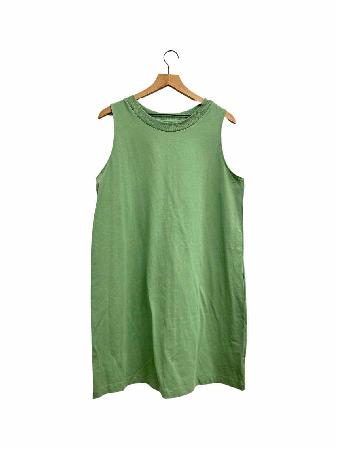 green ladies day dress Emerald green for the races Im obsessed , This dress is absolutely stunning on, and the colour is just gorgeous for Ladies Day or any race day event. I love how the full look comes together with